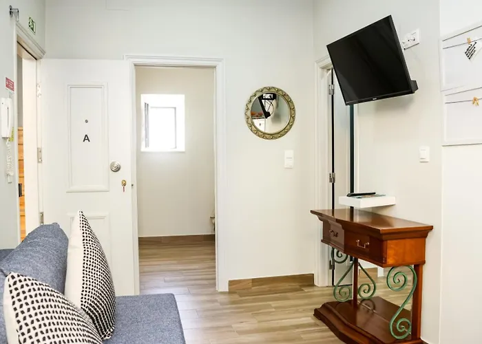 アパート Residencia Queiros - T1 リスボン